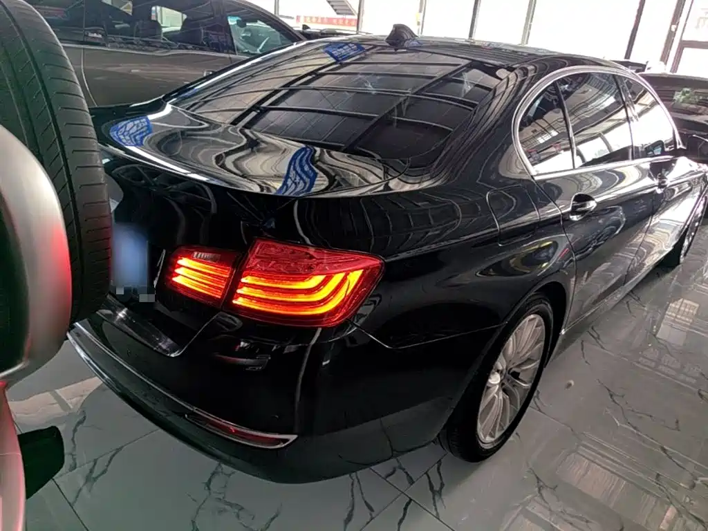 BMW 5 Series — миниатюра 7