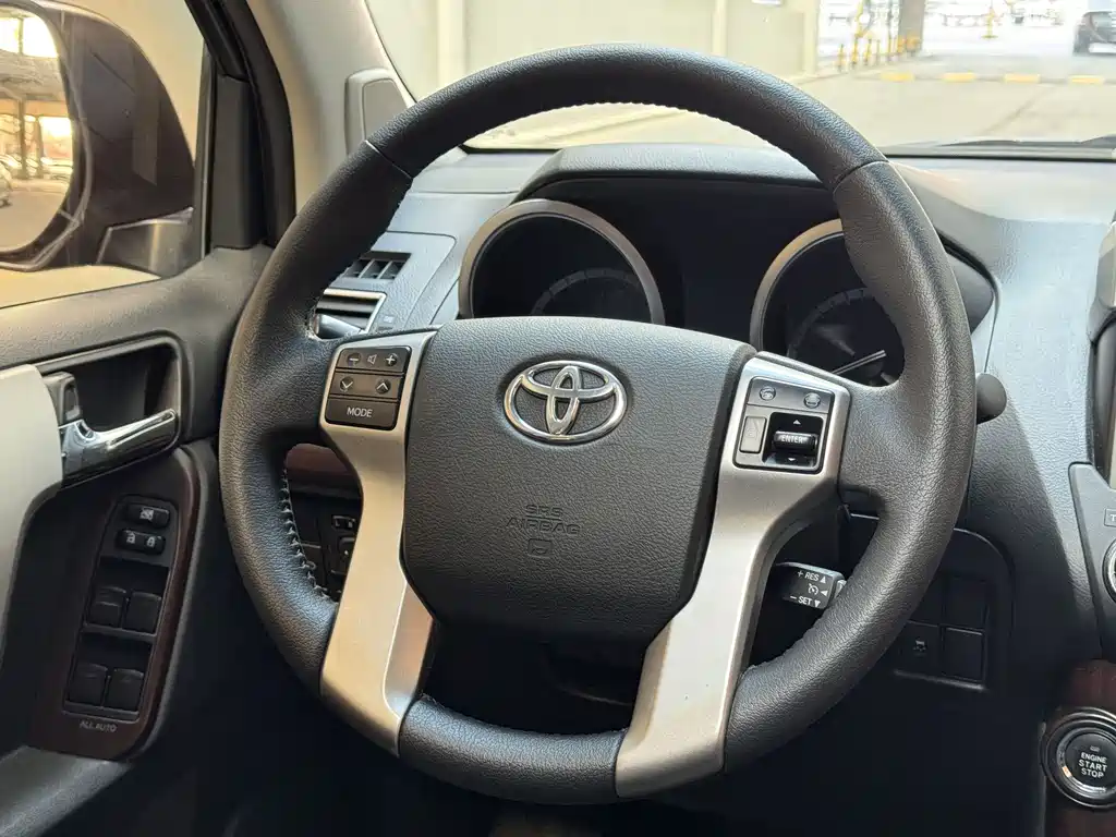 TOYOTA PRADO