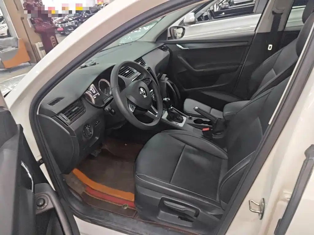 Skoda Octavia 2022 — фото 15