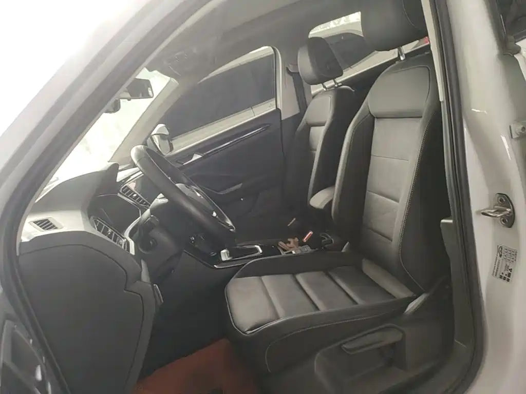 Volkswagen T-Roc — миниатюра 15