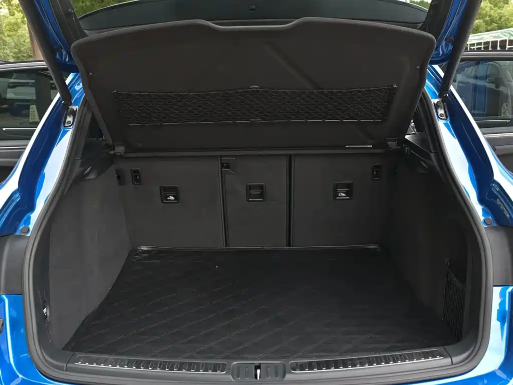 Porsche Macan — миниатюра 9