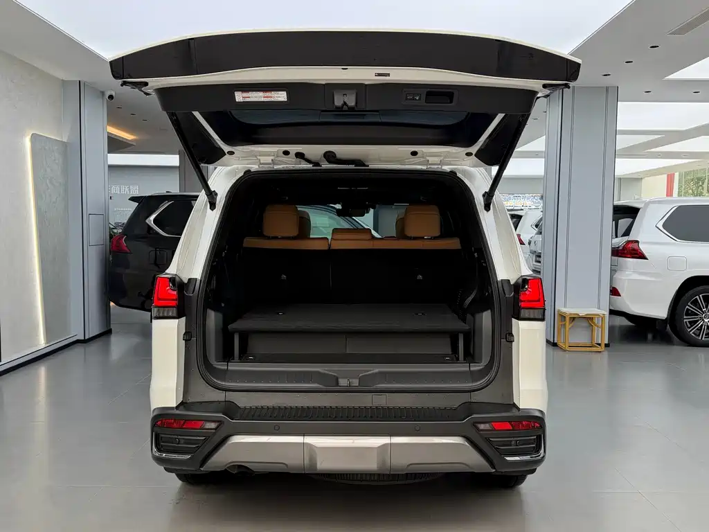 Lexus LX — миниатюра 23
