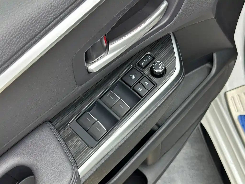 Toyota Sienna — миниатюра 15