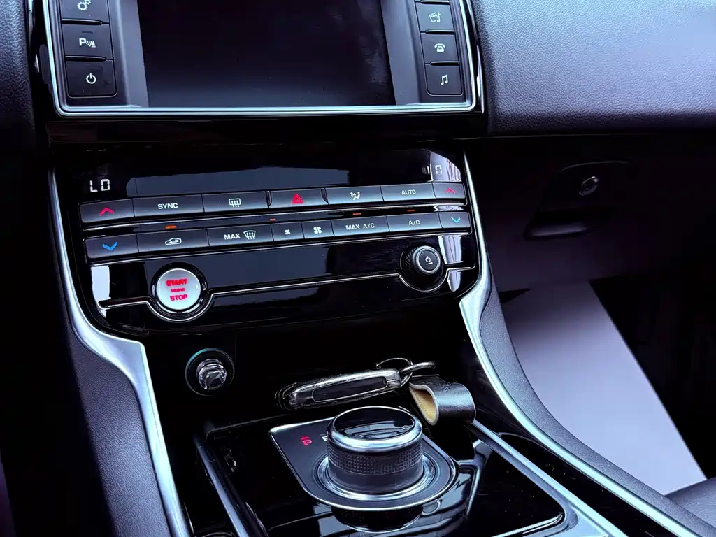 Jaguar XEL — миниатюра 12