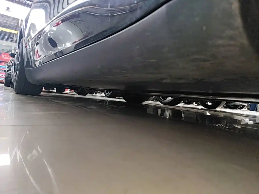 Tesla Model Y — миниатюра 21