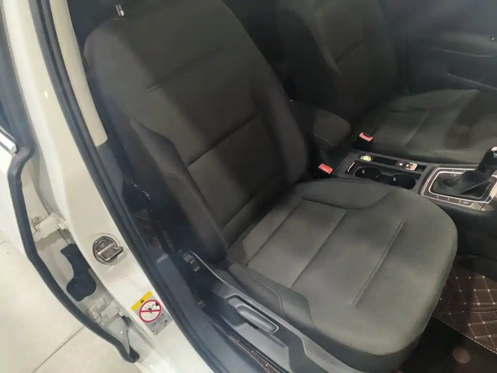 Volkswagen Golf — миниатюра 25