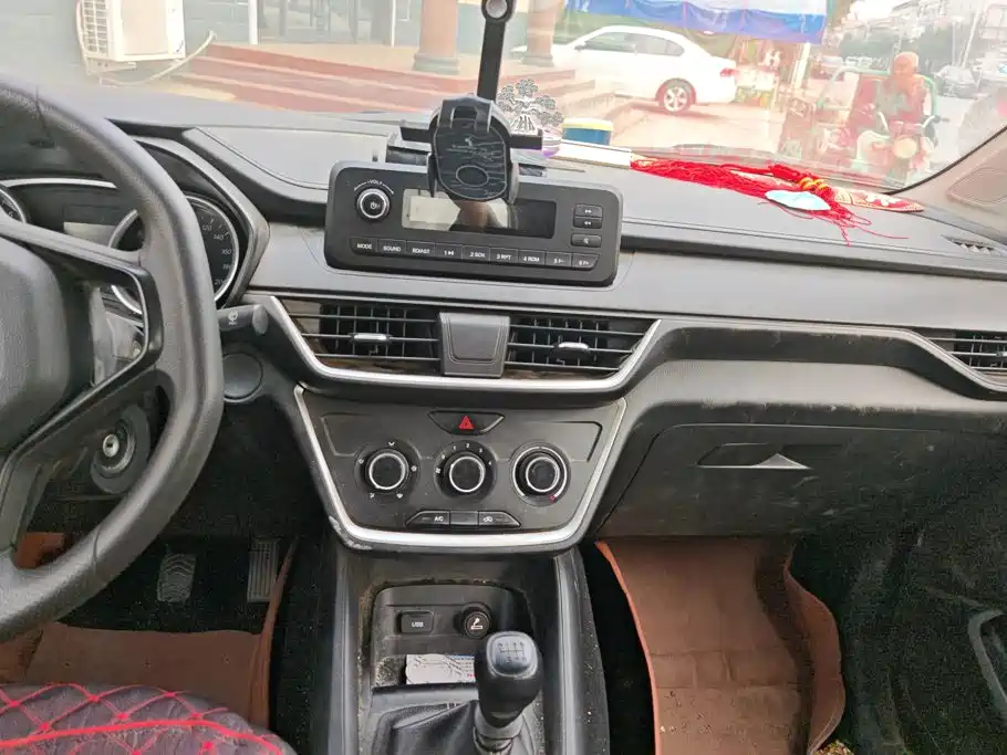 Wuling Hongguang S3 — миниатюра 13