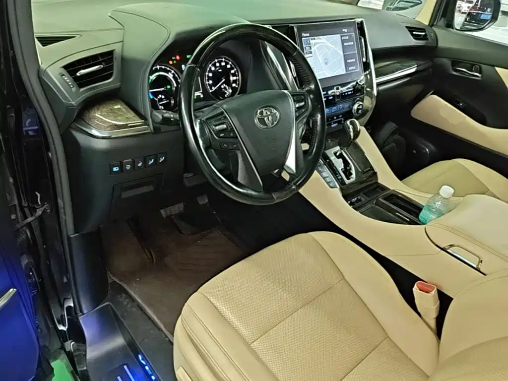 Toyota Vellfire — миниатюра 10