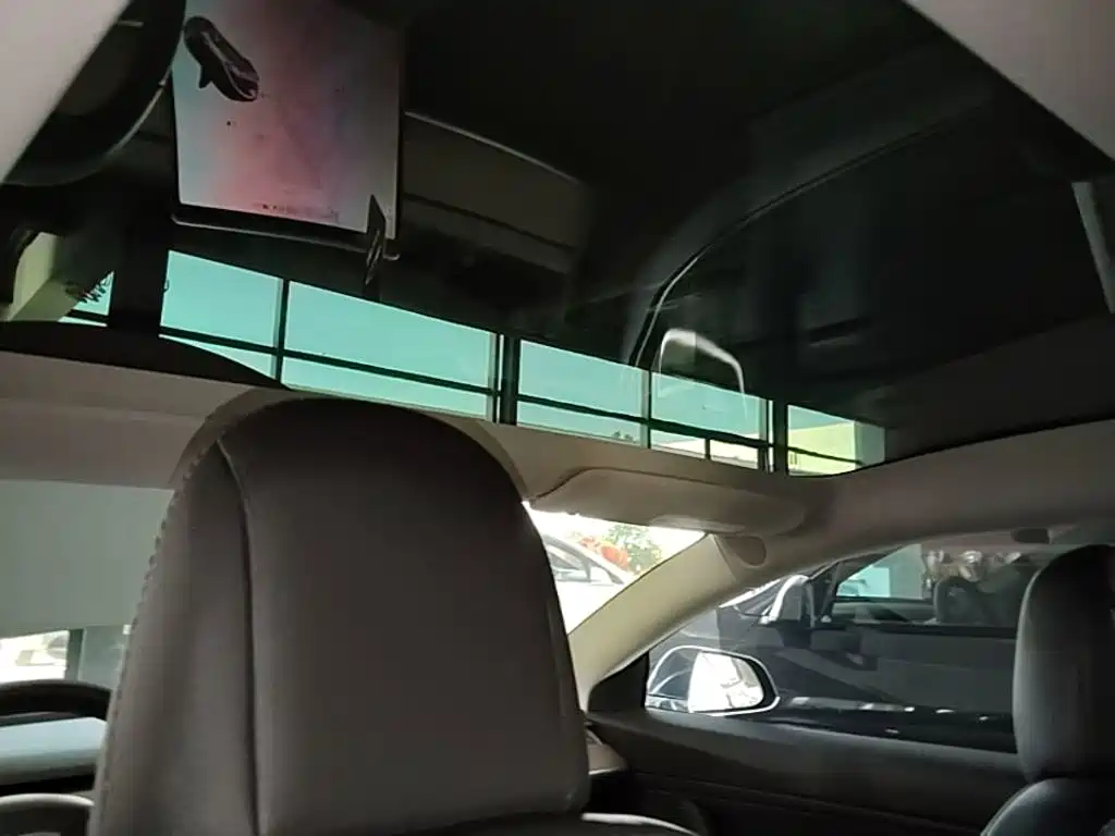 Tesla Model 3 — миниатюра 18