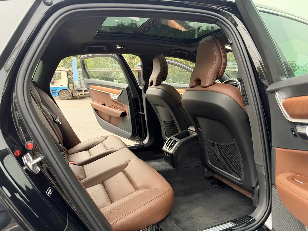 Volvo S90 — миниатюра 5