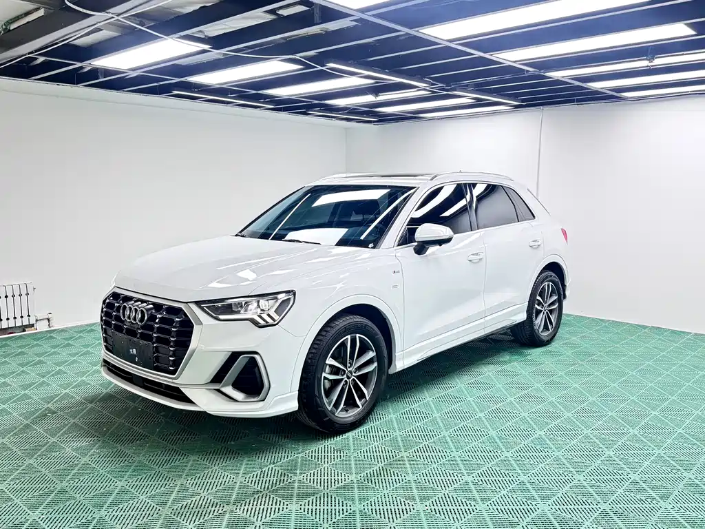 Купить Audi Q3
