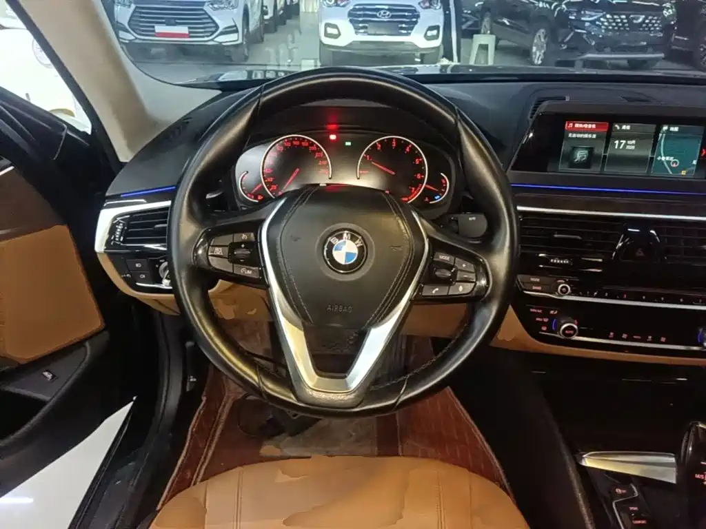 BMW 5 Series — миниатюра 11