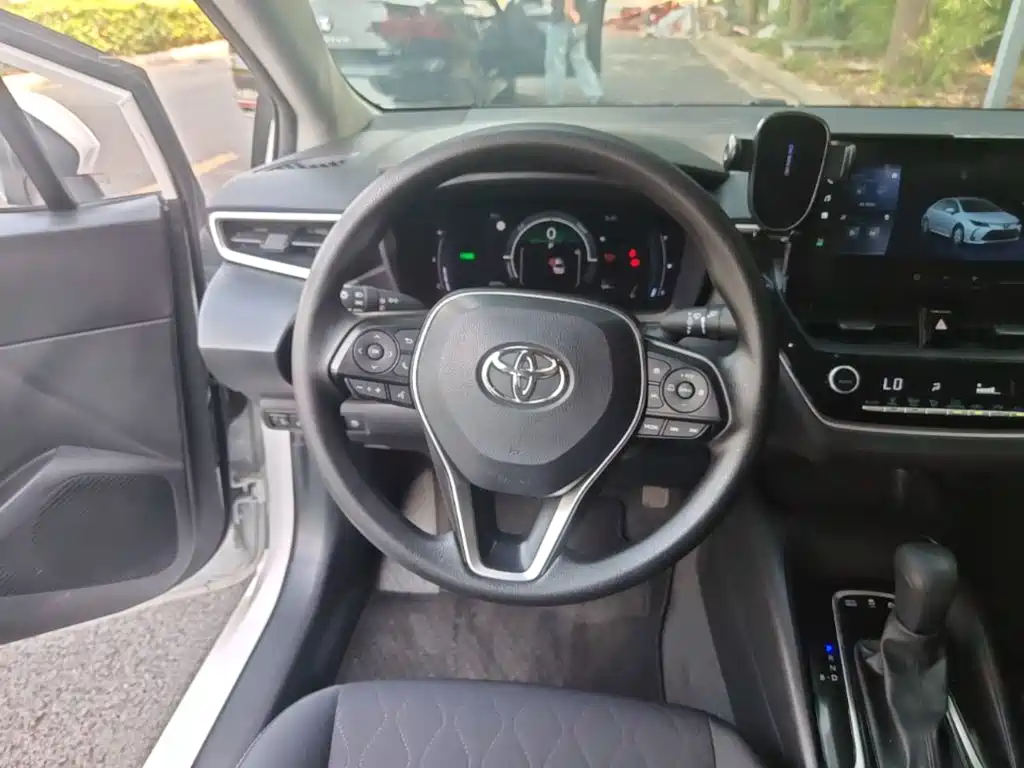 Toyota Corolla — миниатюра 11
