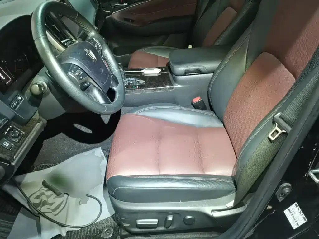 Toyota Crown — миниатюра 15