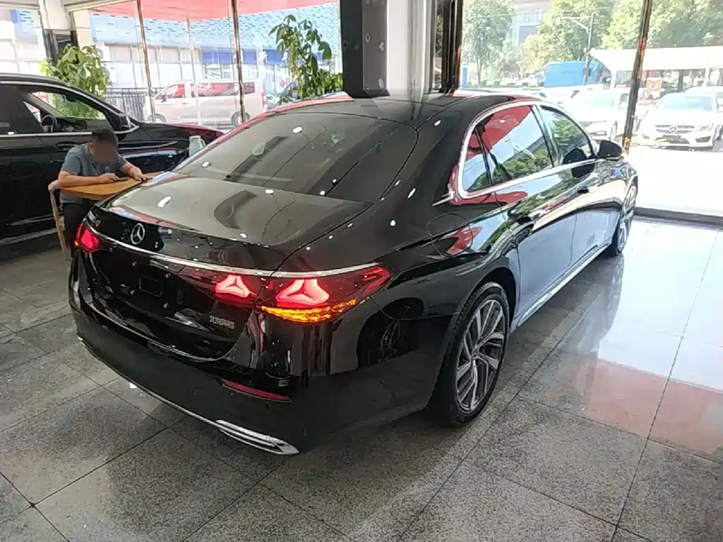 Mercedes-Benz E-Class — миниатюра 7