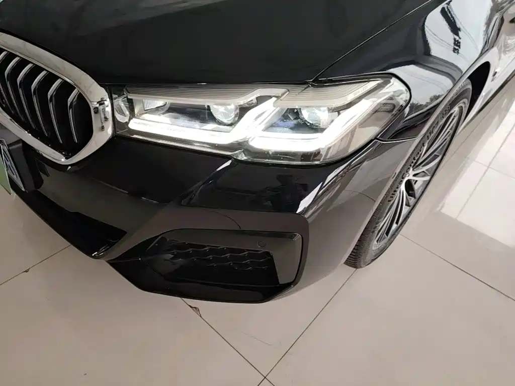 BMW 5 Series — миниатюра 24