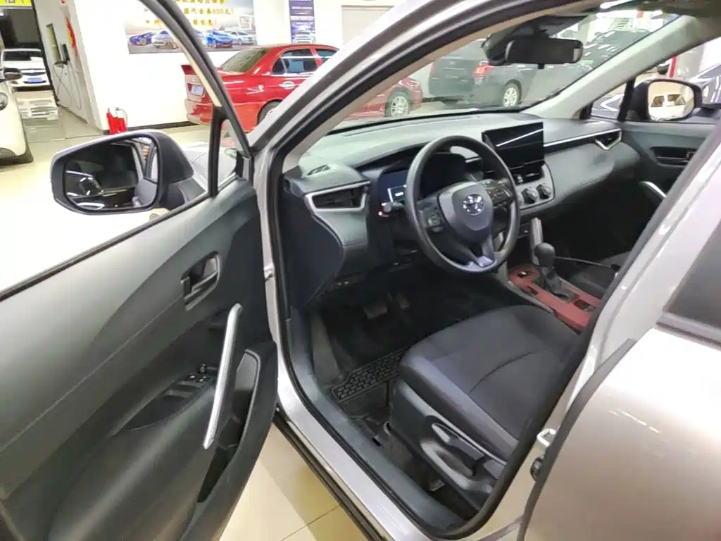Toyota Corolla Cross — миниатюра 16