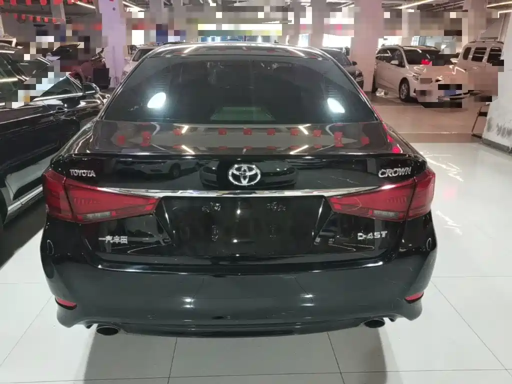 Toyota Crown — миниатюра 6