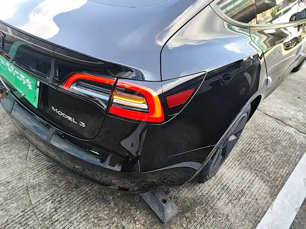 Tesla Model 3 — миниатюра 8