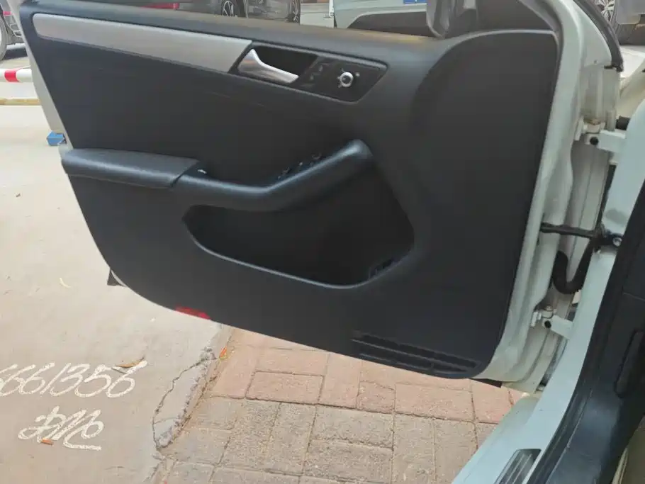 Volkswagen Sagitar — миниатюра 7