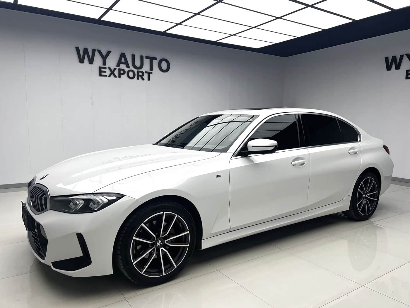BMW 3 Series 2.0 л 2023 г. Белый, пробег 38000 км