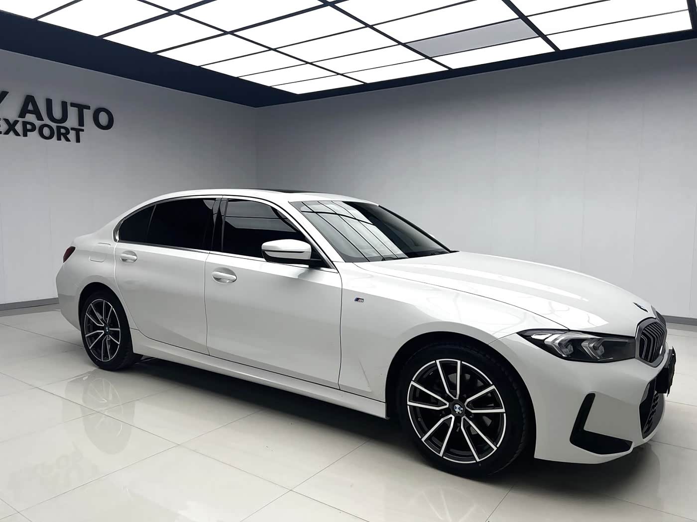 BMW 3 Series 2.0 л 2023 г. Белый, пробег 38000 км
