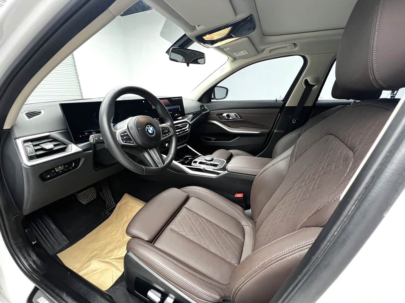 BMW 3 Series 2.0 л 2023 г. Белый, пробег 38000 км