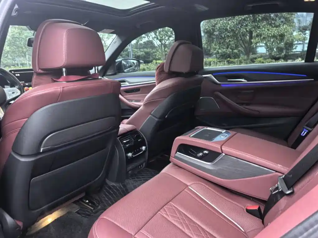 BMW 5 Series — миниатюра 9