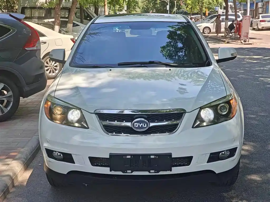 BYD S6 2011 2.4L AT Premium