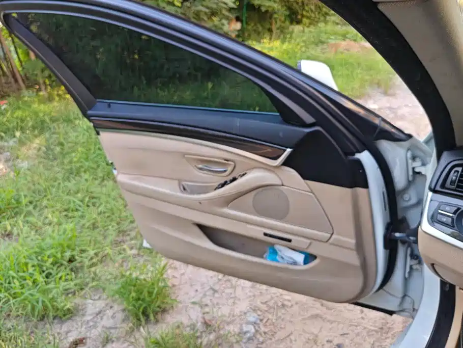 BMW 5 Series — миниатюра 7