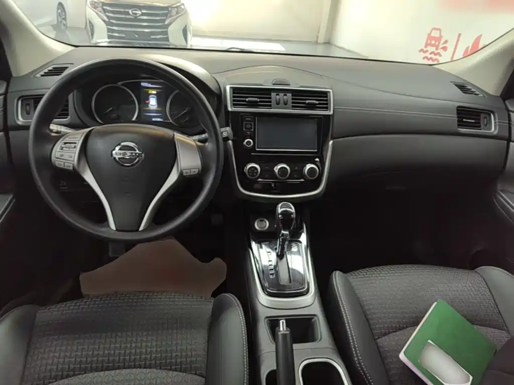 Nissan Tiida — миниатюра 14