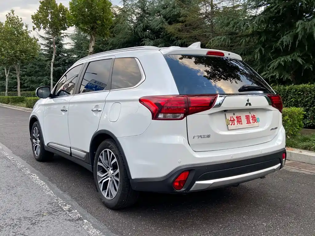 Mitsubishi Outlander — миниатюра 15