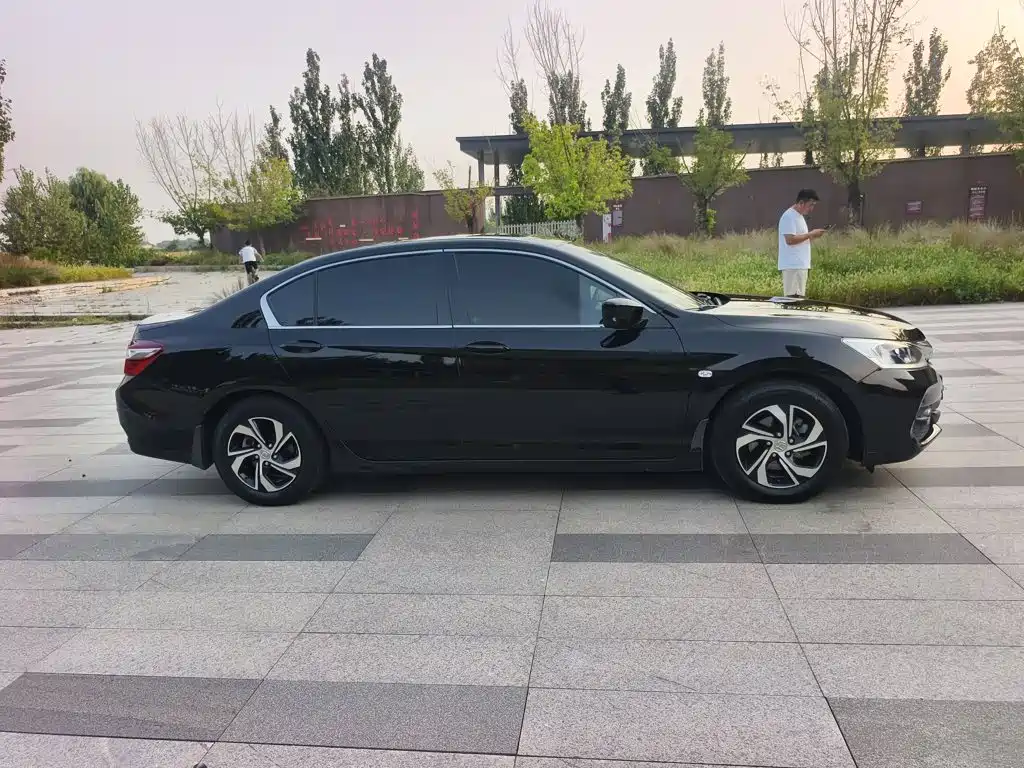 Honda Accord — миниатюра 6