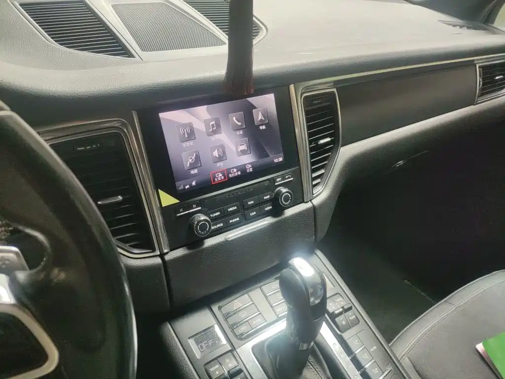 Porsche Macan — миниатюра 10