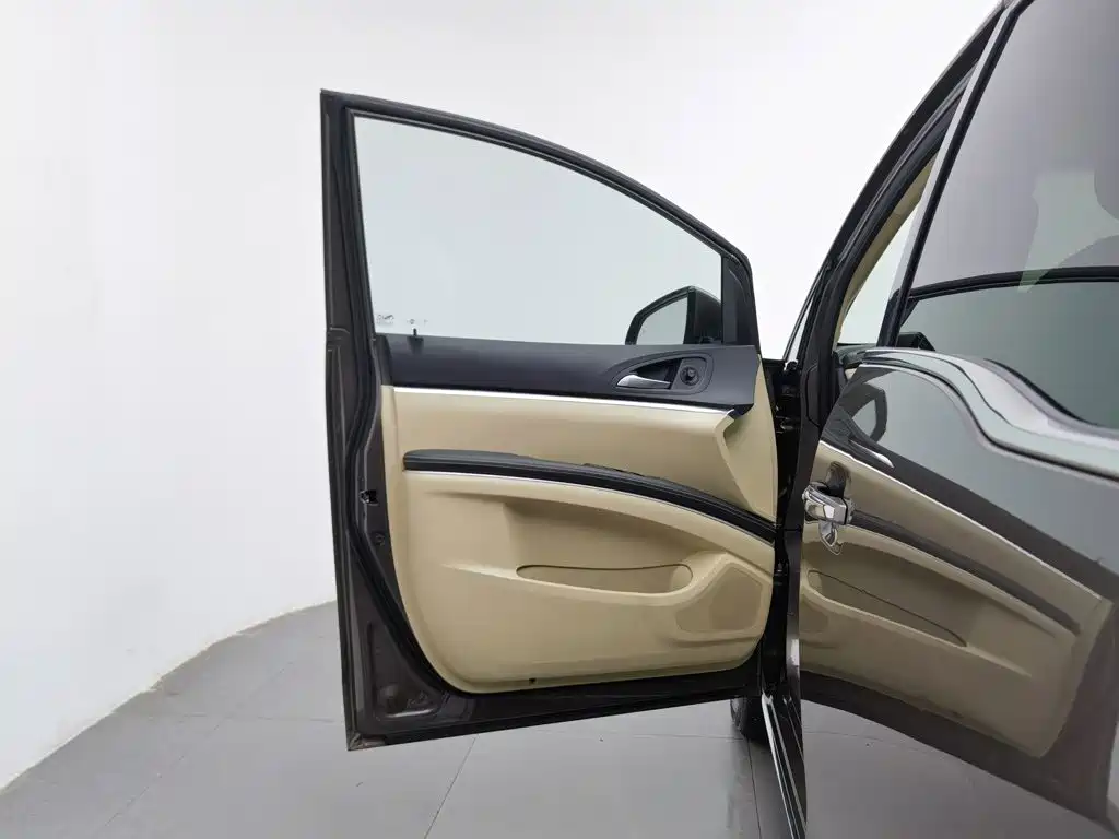 Buick GL8 — миниатюра 8