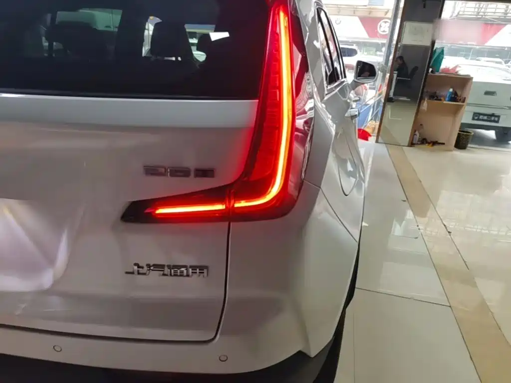 Cadillac XT4 — миниатюра 8