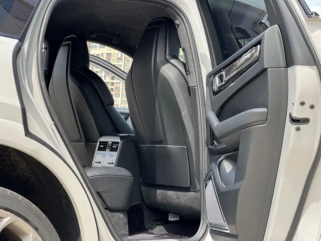 Porsche Cayenne — миниатюра 7