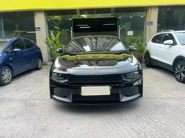 Lynk & Co 03