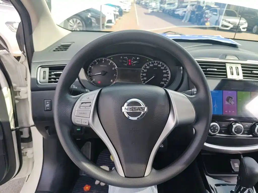 Nissan Tiida — миниатюра 11