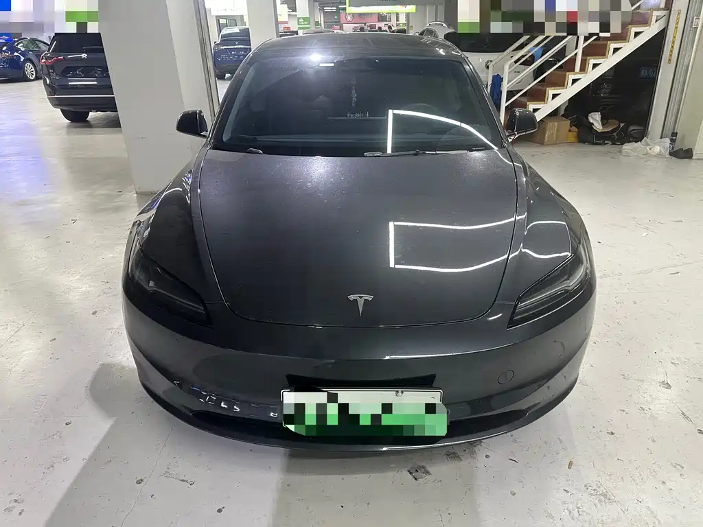 Tesla Model 3 — миниатюра 2