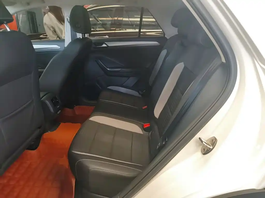 Volkswagen T-Roc — миниатюра 17