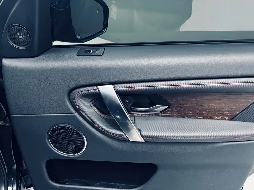 Land Rover Discovery Sport — миниатюра 18
