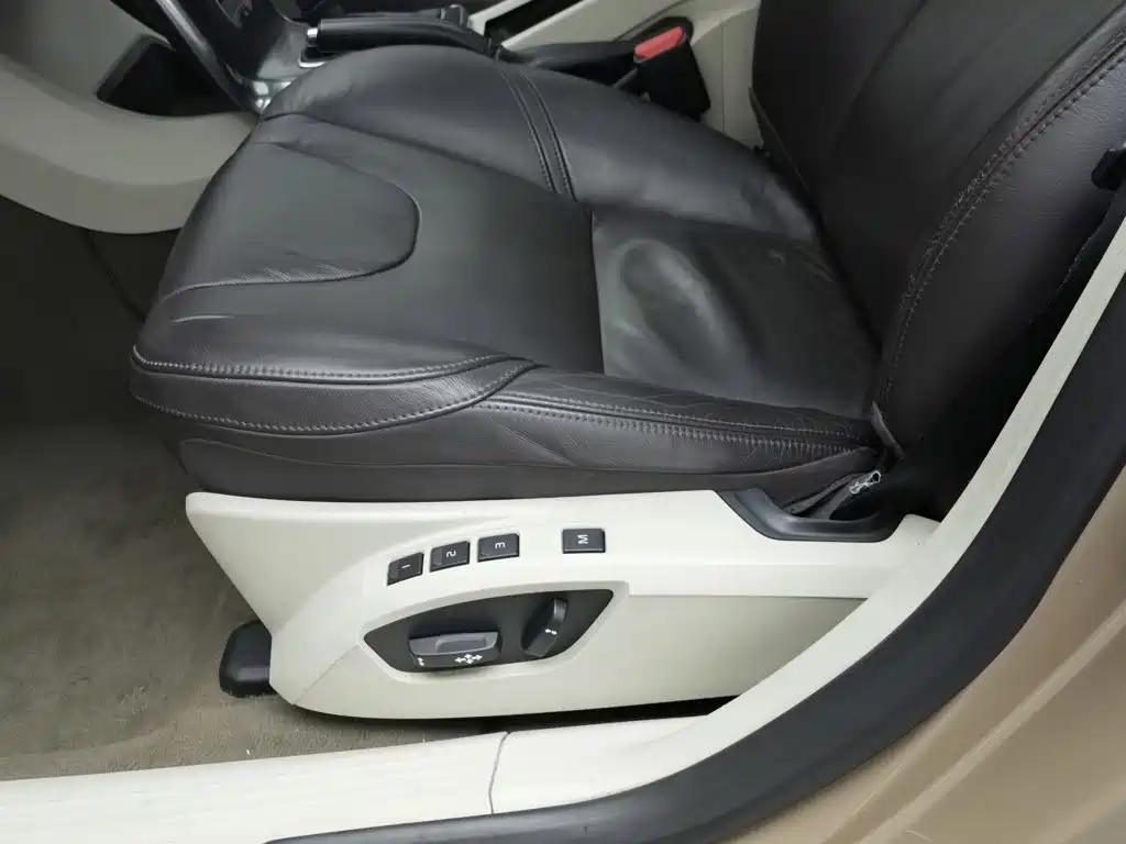 Volvo V40 — миниатюра 20