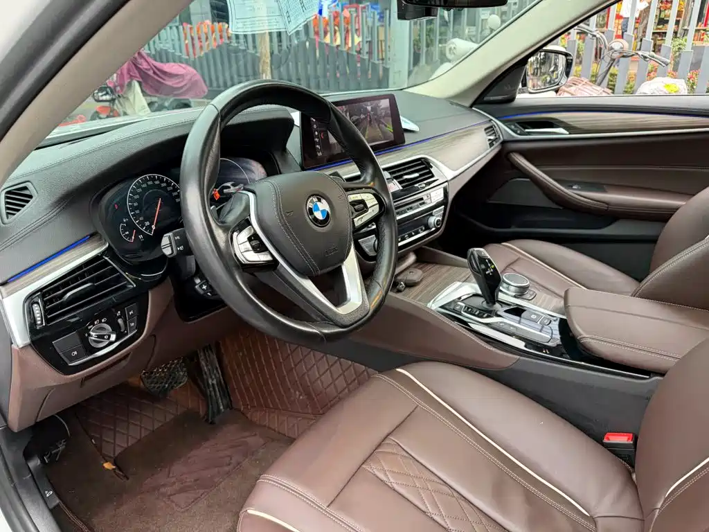 BMW 5 Series — миниатюра 7