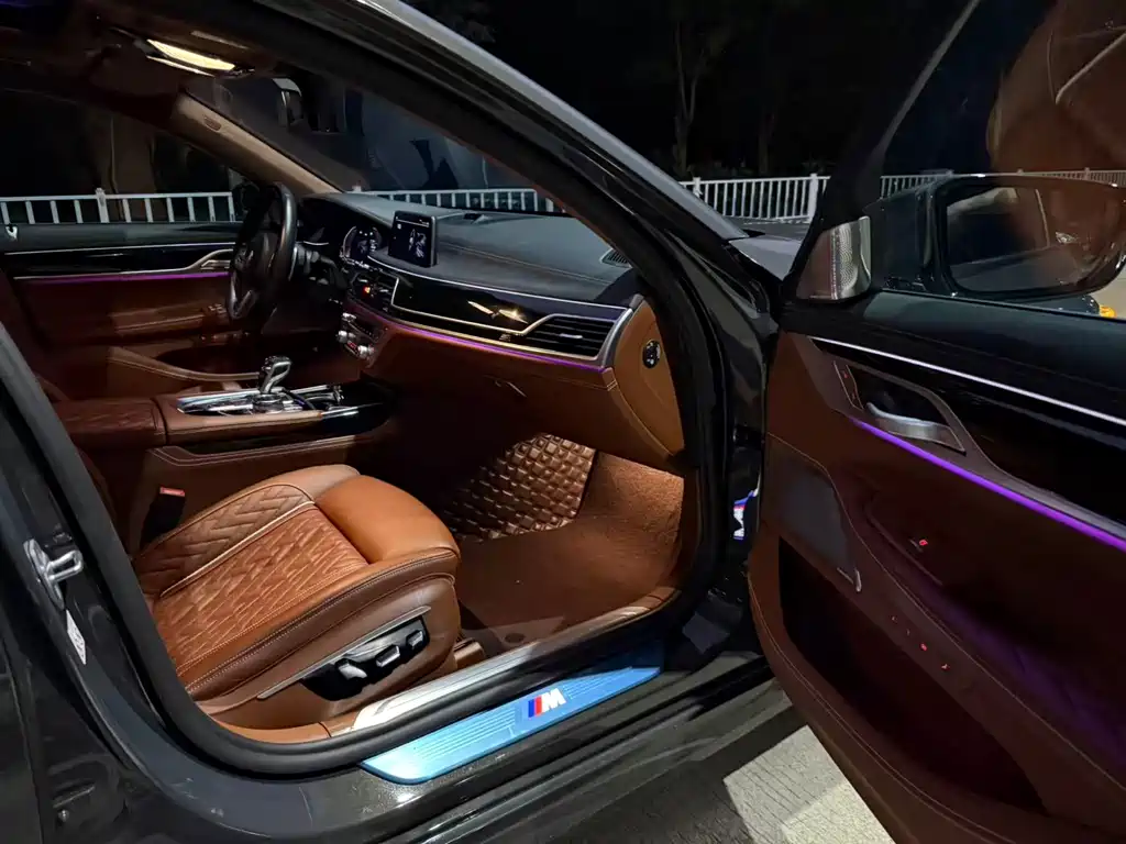 BMW 7 Series — миниатюра 6