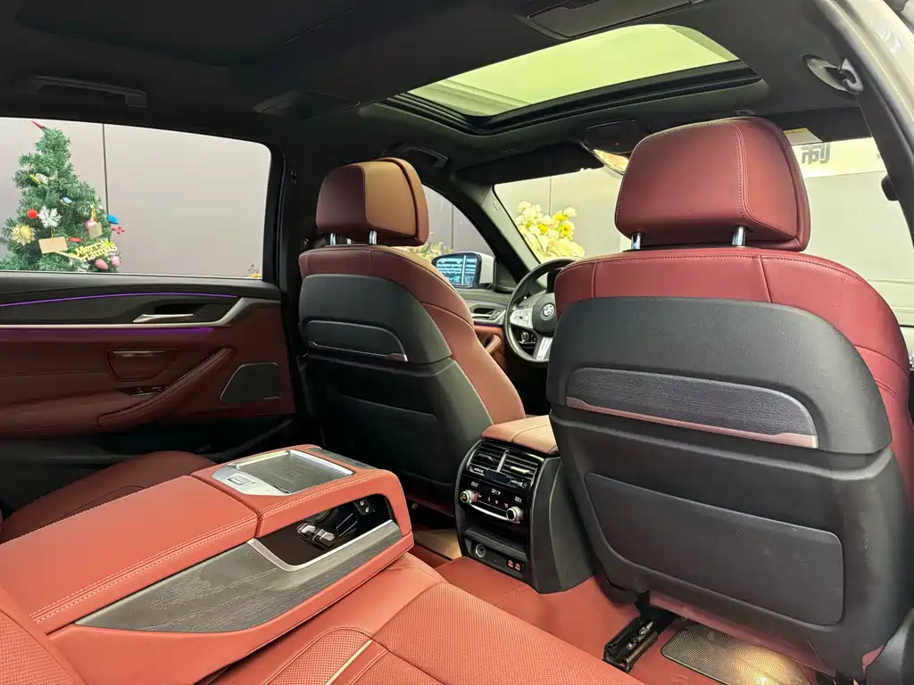 BMW 5 Series — миниатюра 9