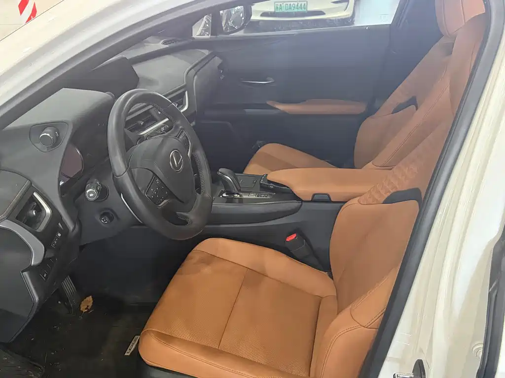 Lexus UX New Energy — миниатюра 6