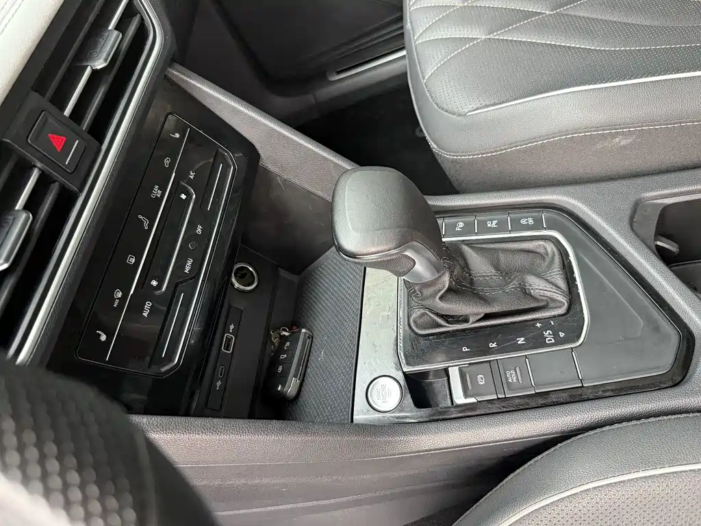 Volkswagen Tiguan L — миниатюра 20