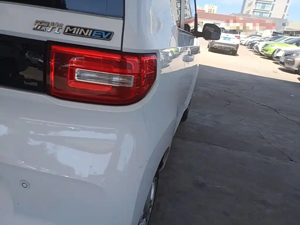 Wuling MINIEV — миниатюра 8