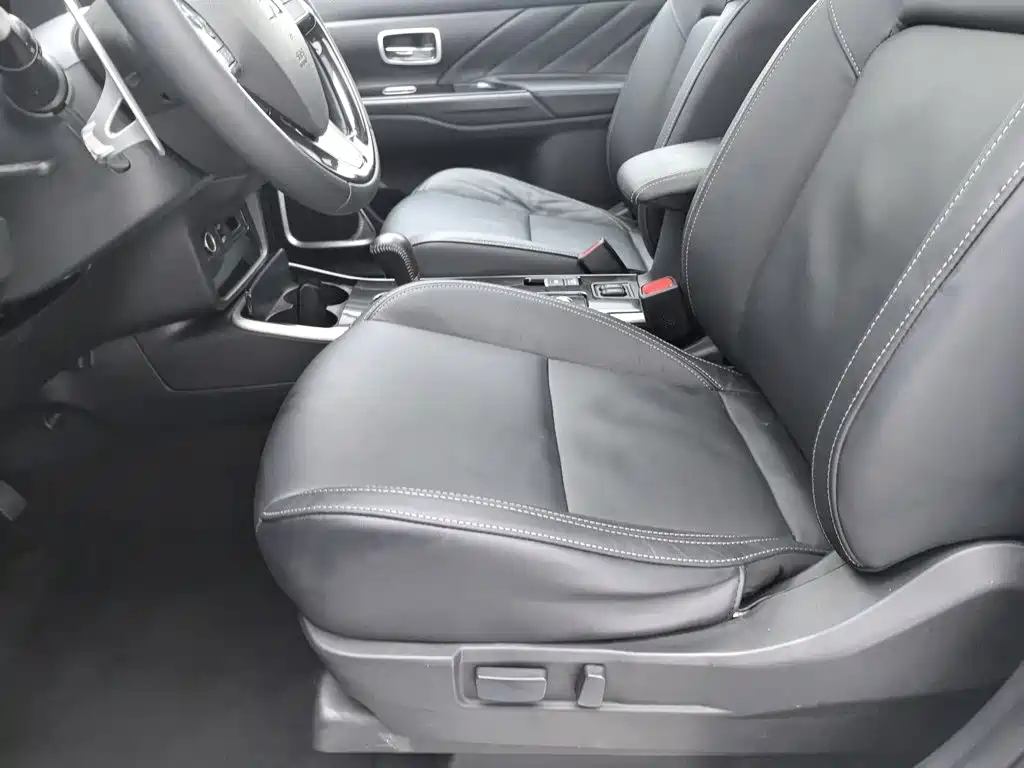 Mitsubishi Outlander — миниатюра 20